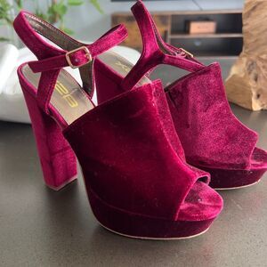 X2B Burgundy Velvet Platform Heels - Size 7.5